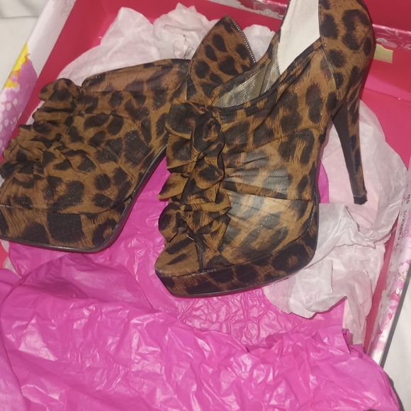 Open toe leopard heels - Picture 3 of 3
